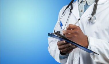 Ο γιατρός κάνει μια σημείωση